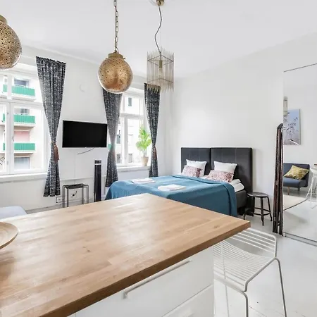 Wehost Bright Studio For 6 Kallio Travellers * Helsingfors